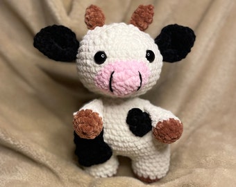 Peluche vache en crochet amigurumi