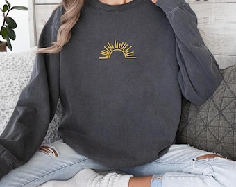 Embroidered Sun Sweatshirt, Summer Sweat, Sun Lover Sweater, Bright Sunlight Sweatshirt, Sunshine Vibes Sweat, Comfort Colors Sweater