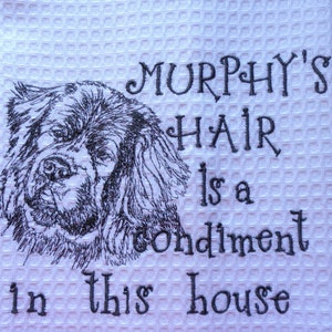 Les poils de chien sont un condiment - torchon - torchon de cuisine - torchon - décoration d&#39;intérieur - contour de la race - Newfie - personnalisé