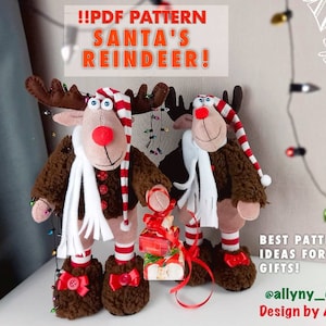 Può includere: Due bambole di renna di peluche con pelliccia marrone, nasi rossi e cappelli a righe. Indossano sciarpe bianche e hanno bottoni rossi. L'immagine include il testo che recita "!!PDF PATTERN SANTA'S REINDEER!" e "BEST PATTERNS AND IDEAS FOR COZY GIFTS!"