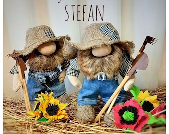 Gnomo granjero Stefan 18 cm, patrón pdf gnomo escandinavo Gnomo de pie sobre dos patas Gnomo con sombrero de paja DIY Hecho a mano + video gratis en jeans