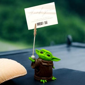 Schattige Baby Yoda Grogu bureau memohouder - Star Wars ingerichte kantooropberger