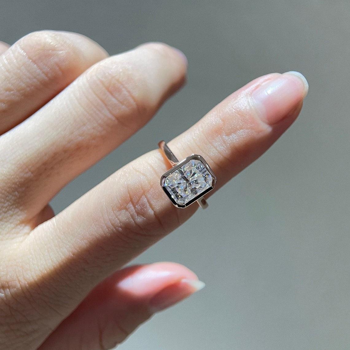 3.50 CT ラディアントカット モアッサナイト エンゲージリング 3.50 CT ラディアントカット モアッサナイト エンゲージリング