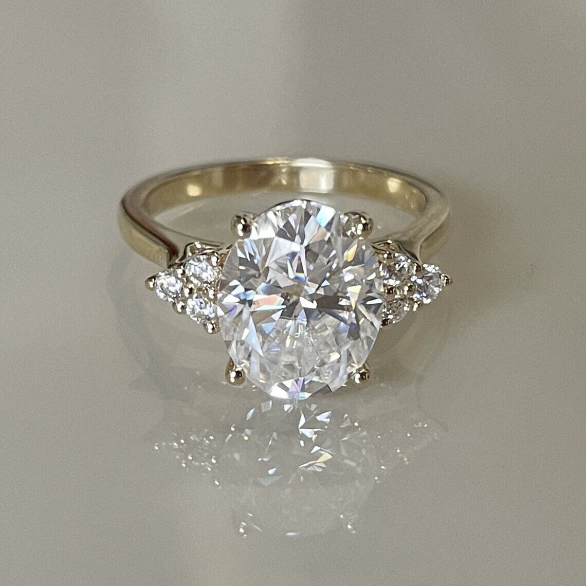 2.5 CT オーバル モアッサナイト エンゲージリング 10K/14K