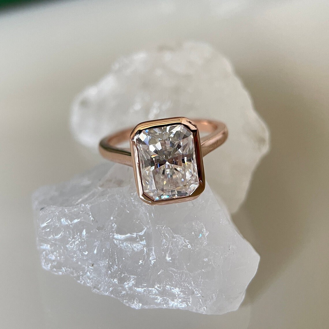 3.50 CT ラディアントカット モアッサナイト エンゲージリング 3.50 CT ラディアントカット モアッサナイト エンゲージリング