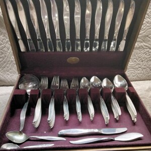 Vintage Oneida Ltd in LA Rose Pattern Flatware Set in Case 74 Piece Silverplate