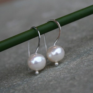 Pearl Earrings - Natural White Freshwater Pearls - Sterling Silver Drop Earrings - Dainty Handmade Pearl Earrings - Minimalist Modern Pearls