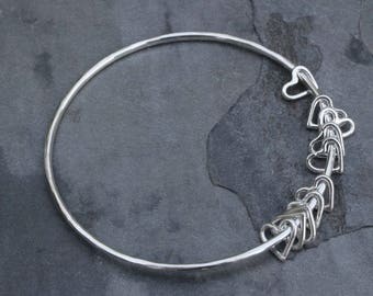 Bracelet jonc coeur en argent sterling, bijoux faits main symbole de l'amour, personnalisation du nombre de coeurs, talisman de l'amour de la chance et de l'amitié