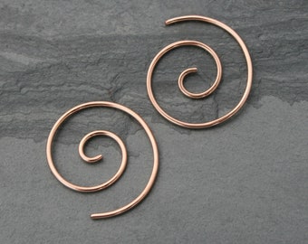 Petites boucles d'oreilles en spirale remplies d'or rose, petites spirales minimalistes de taille, boucles d'oreilles à enfiler en or rose 14 carats de haute carat