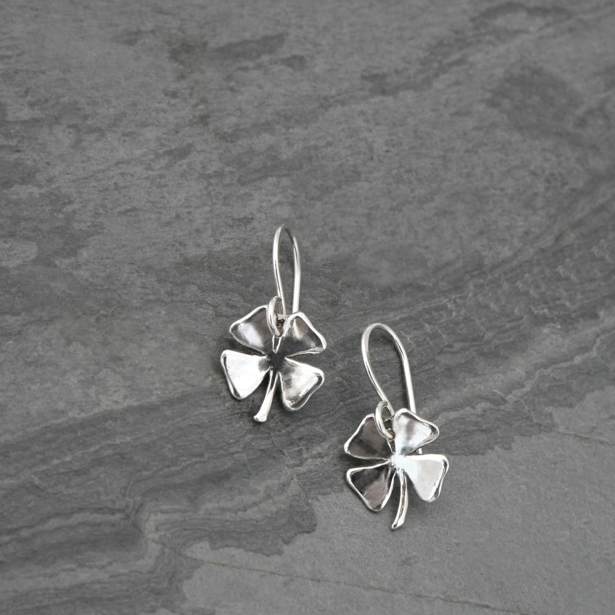 女性女の子のための聖パトリックデー イヤリング、アイリッシュシャムロック ダングル イヤリング グリーン クローバー 帽子 蹄鉄 ドロップイヤリング 幸運 シャムロックイヤリング 聖パトリックデー イヤリング ラッキー