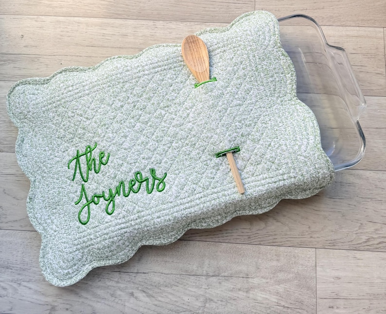 Casserole Dish Cover | Embroidered | Quilted | Personalized Gift | Housewarming | Wedding | Christmas | Bridal Shower | Scolloped Edge