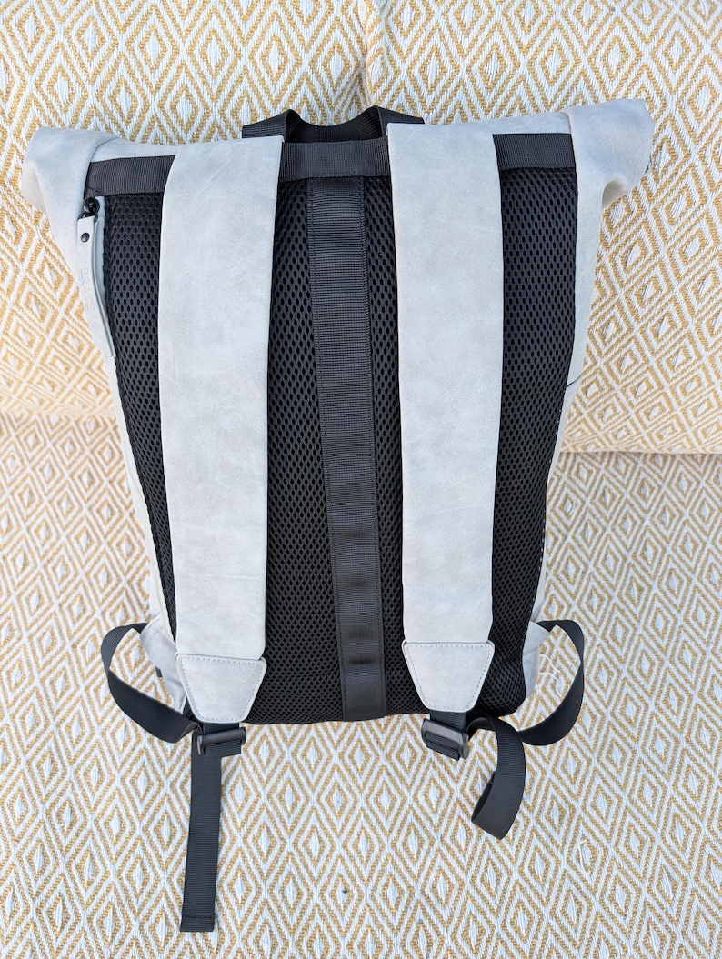 Rucksack Rolltop 20-40l, Wasserabweisende Laptoptasche, Wildlederoptik PU-Leder, Outdoor Rucksack, Studium Schule mit 15 Zoll Laptopfach Bild 4