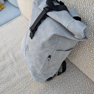 Rucksack Rolltop 20-40l, Wasserabweisende Laptoptasche, Wildlederoptik PU-Leder, Outdoor Rucksack, Studium Schule mit 15 Zoll Laptopfach Bild 2