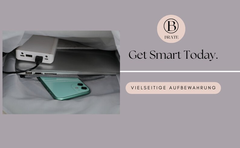 K&ouml;nnte beinhalten: Ein grauer Rucksack mit einem Laptop, einem Telefon und einer Powerbank im Inneren. Der Rucksack hat eine Rei&szlig;verschlusstasche auf der Vorderseite. Der Text "Get Smart Today." ist auf der rechten Seite des Bildes sichtbar. Der Text "VIELSEITIGE AUFBEWAHRUNG" ist auf der rechten unteren Seite des Bildes sichtbar.