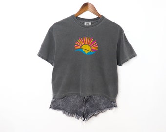 Sunrise Sunset Graphic Tee: Retro Ocean Waves Shirt