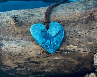 Tweet Treat: Clay Bird Pendant with Intricate Leaf Print - "Wearable Art for Fashionistas"