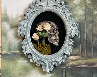 Dark Academia Wall Decor: Miniature Skull Art with Jesmonite Flowers