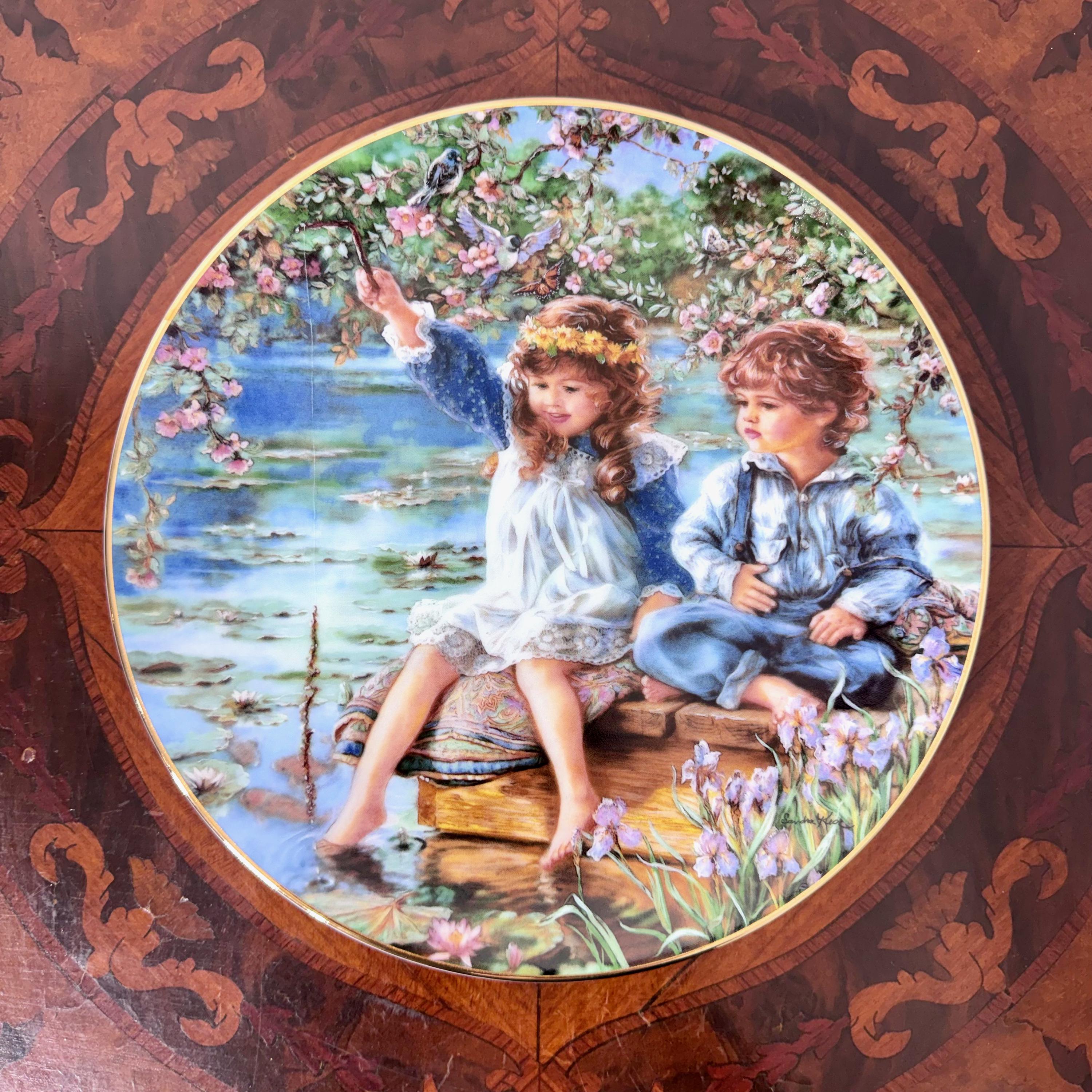 Sandra Kuck Plate With Box - Etsy Canada