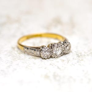 Vintage 1950er Jahre Naturdiamant Drei Stein Triologie Ring Quadrat Set Größe L.5 - 18 Karat Gelbgold + Platin Verlobungsring / Promise Ring