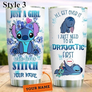 Vaso de 590 ml "Just A Girl Who Loves Stitch", taza portátil para coche, vaso de viaje para café, bonito regalo para estudiantes con el nombre Stitch, Stitch personalizado