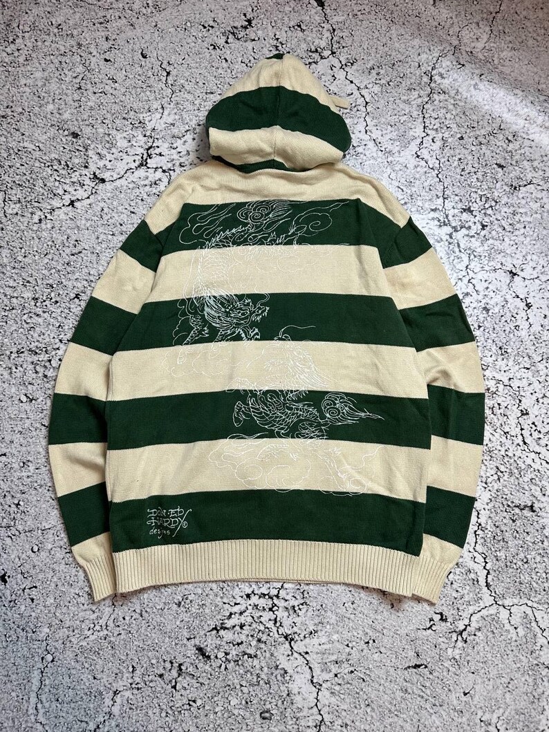 Felpa vintage Ed Hardy x Urban Outfitters, taglia S – Grafica audace, collaborazione streetwear Y2K immagine 3