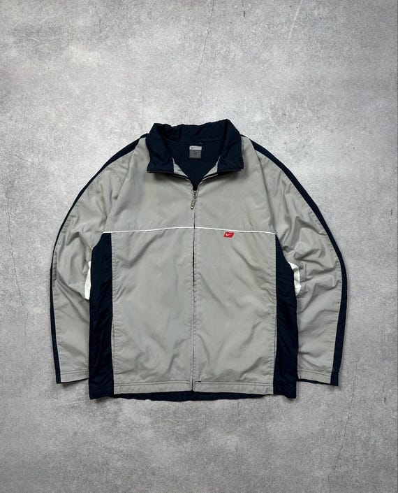 Vintage Nike Nylon Track Jacket, Size M – Classic Sportswear Style