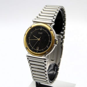 Beautiful Vintage Citizen Men Black Dial Quartz two Tone Gold Plated Bezel Style ref. 81-5471