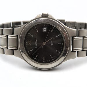 Original SAXON TITAN Wr 100 ( Titanium ) Dress Watch - New battery installed - Grey Dial