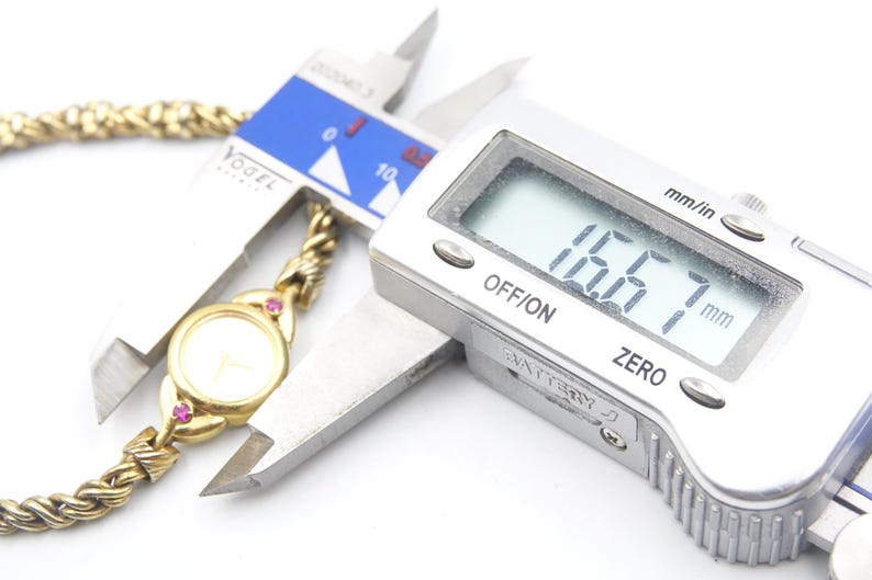Relojes Seiko para mujer en tono dorado con 2 rubíes, reloj de cóctel de vestir Ref. 1E20-0430 - Vintage 1989 imagen 6