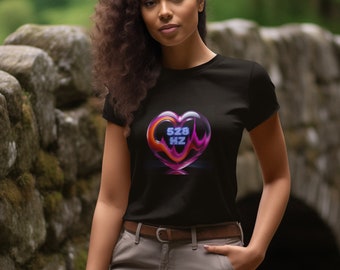 T-shirt girocollo classica da donna, 520 Hz, Frequenza dell'amore, Maglietta della positività, Arte vibrazionale, Abbigliamento spirituale, Boho Chic, Consapevolezza