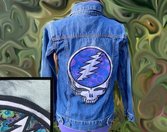 Women's Medium Steal Your Face jean jacket, stealie jean jacket, grateful jean jacket,  OOAK hippie jean jacket, OOAK Dead clothing T