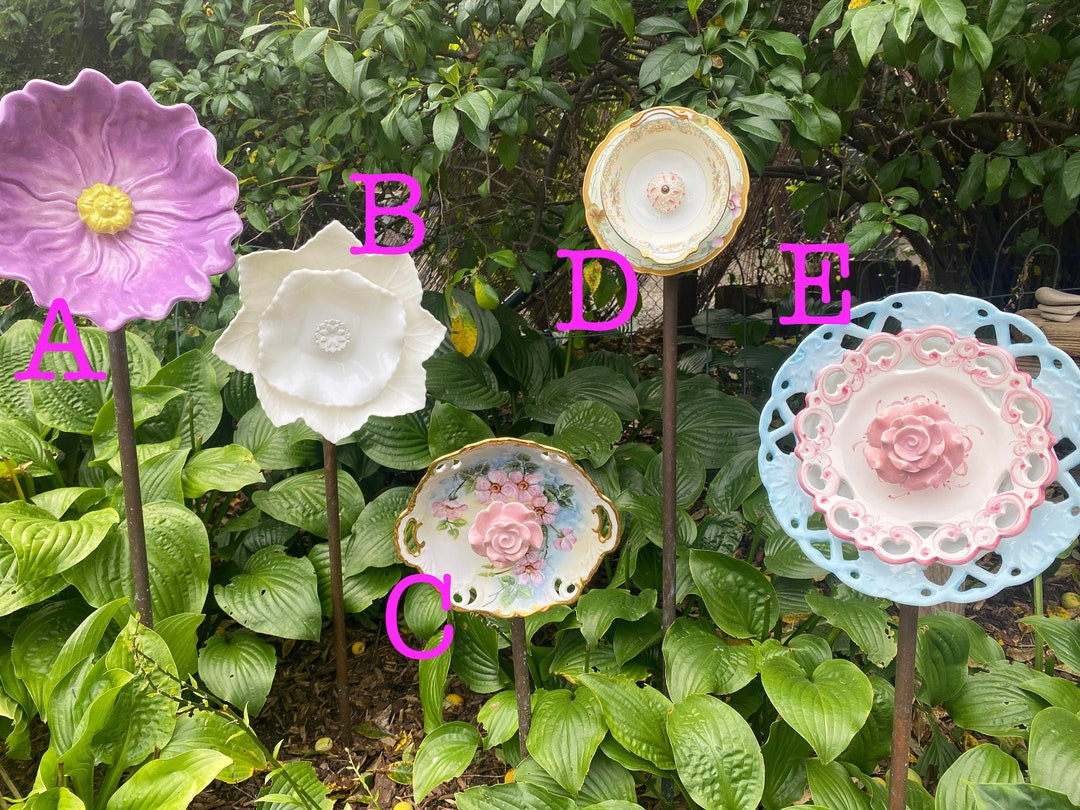 Glass Garden Flowers / Yard Decor / Glass Garden Art / Glass Art