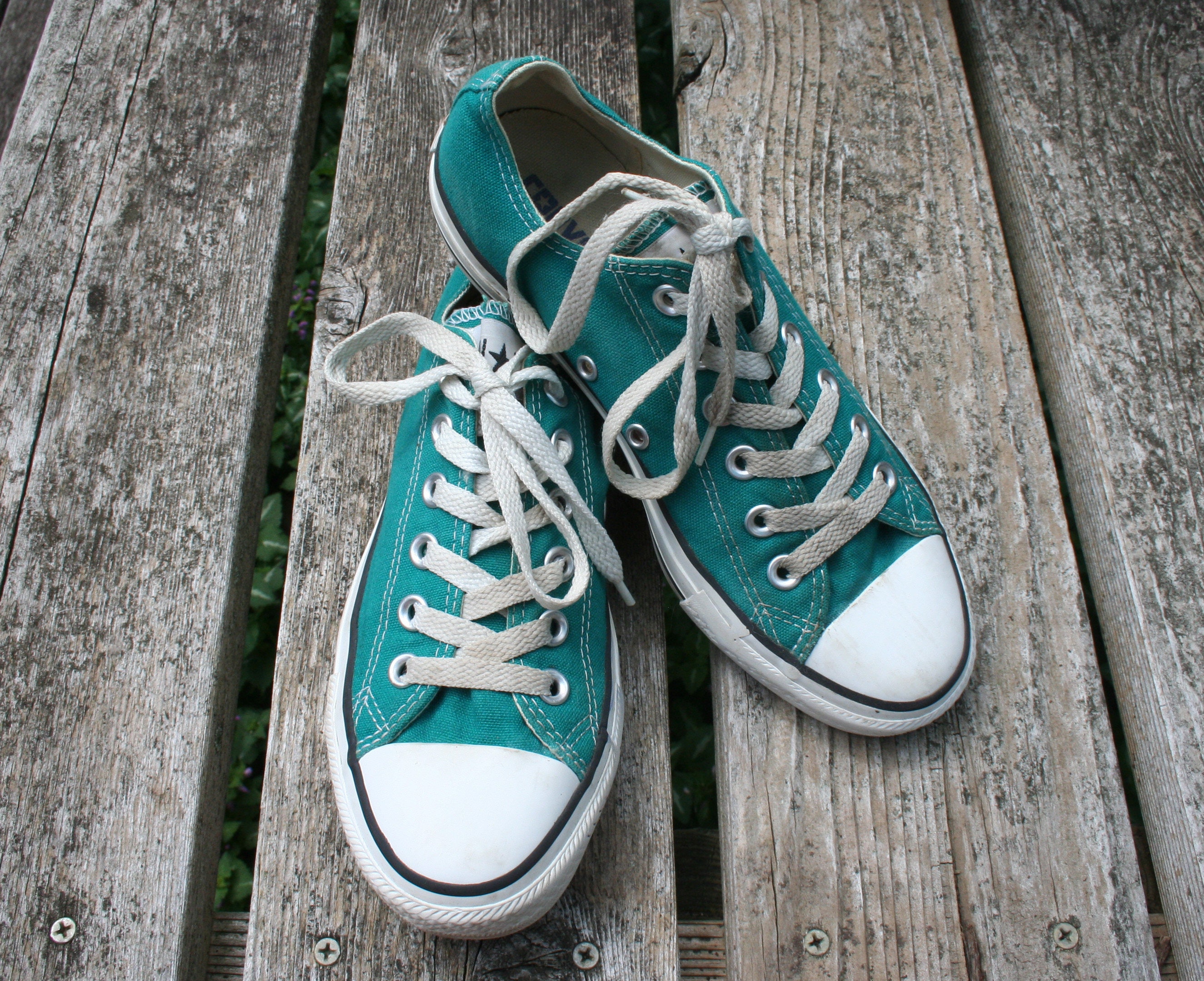 converse blue green