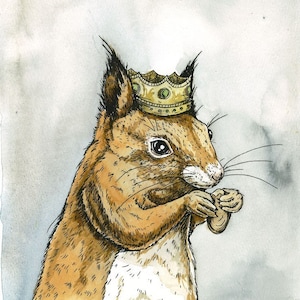 Peut inclure: Une illustration à l'aquarelle d'un écureuil portant une couronne dorée avec des pierres précieuses vertes. L'écureuil regarde vers la droite et a ses pattes jointes comme s'il tenait quelque chose.