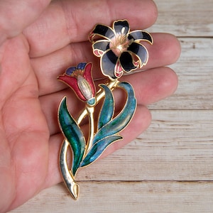 Art Nouveau style Vintage Brooch with Lily Flowers, Gold tone enamel pin