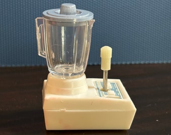 Vintage Waring Wind-Up Miniature Blender: Barbie Dollhouse Appliance