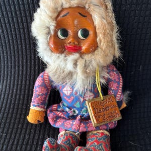 9.5” Naber Alaskan Inuit Yupik Wood Doll w/Fur. Tagged. VGUC. See pics