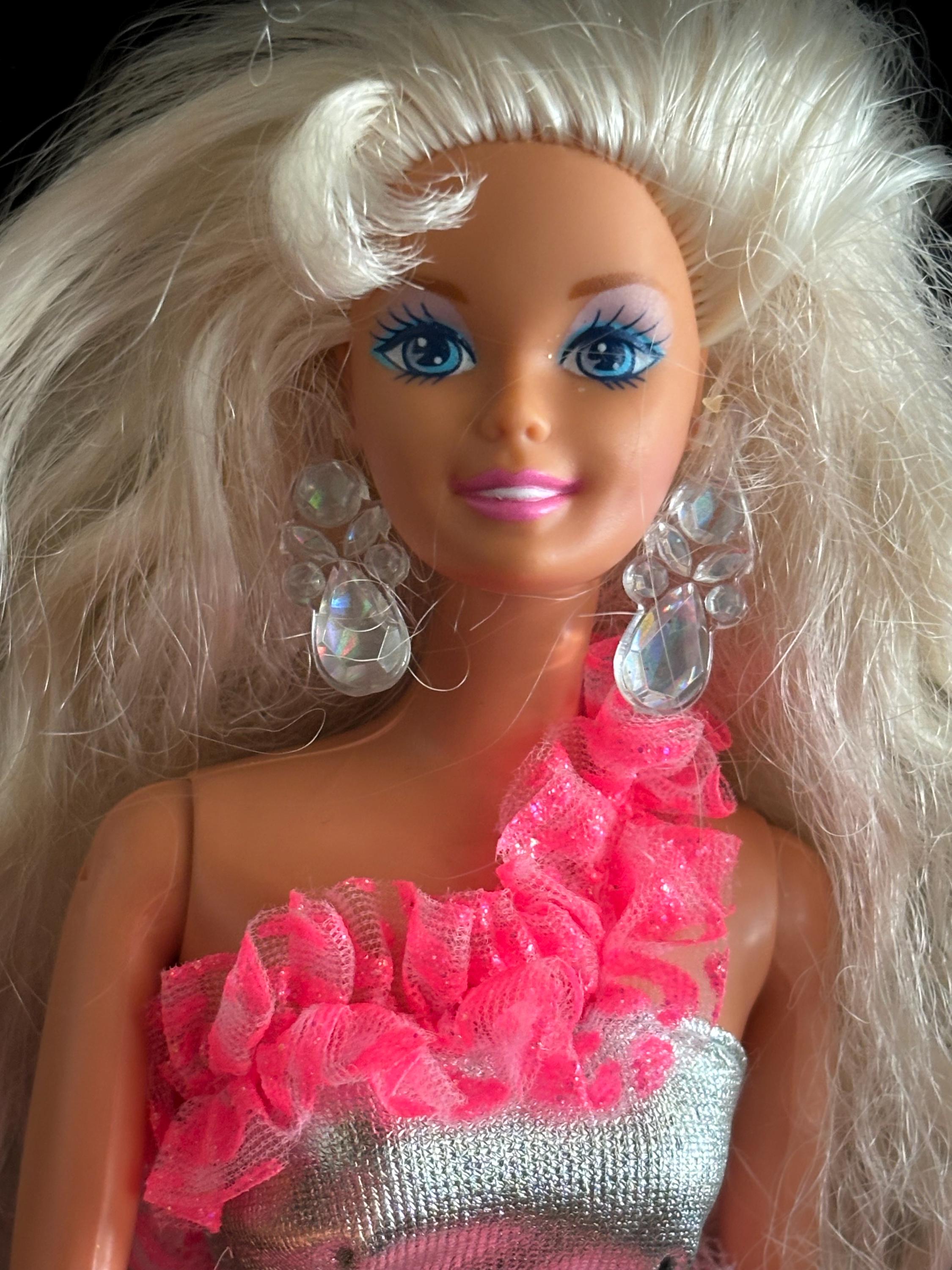 3 Looks Barbie, 1994. #12339. Barbie Comes as Pictured With 3 Looks Barbie, 1994. #12339. Barbie Comes as Pictured With