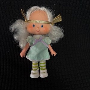 Angel Cake, vintage 1982 Strawberry Shortcake American Greetings doll. VGUC, w original clothing and replacement shoes. See photos.