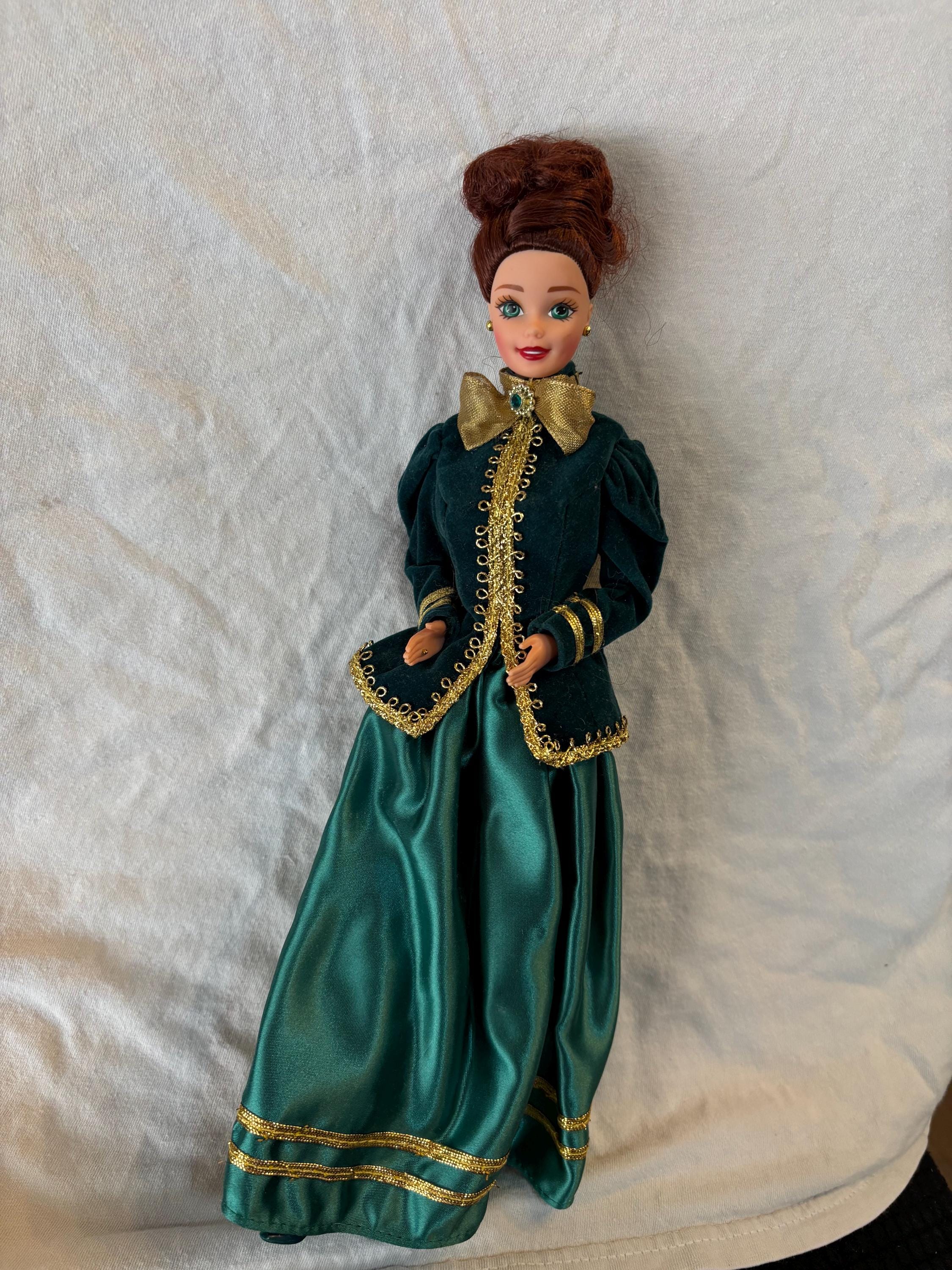 green emerald velvet dress 2004 Holiday Barbie (B5848)