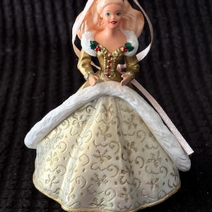 1994 Holiday Barbie Ornament: Hallmark Keepsake Collector&#39;s Series