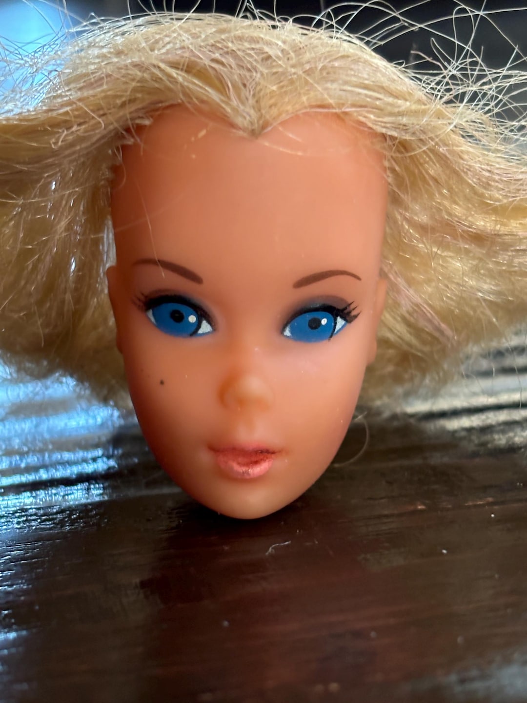 Cabeza de Barbie vintage de rizos rápidos: cabello rubio y ojos