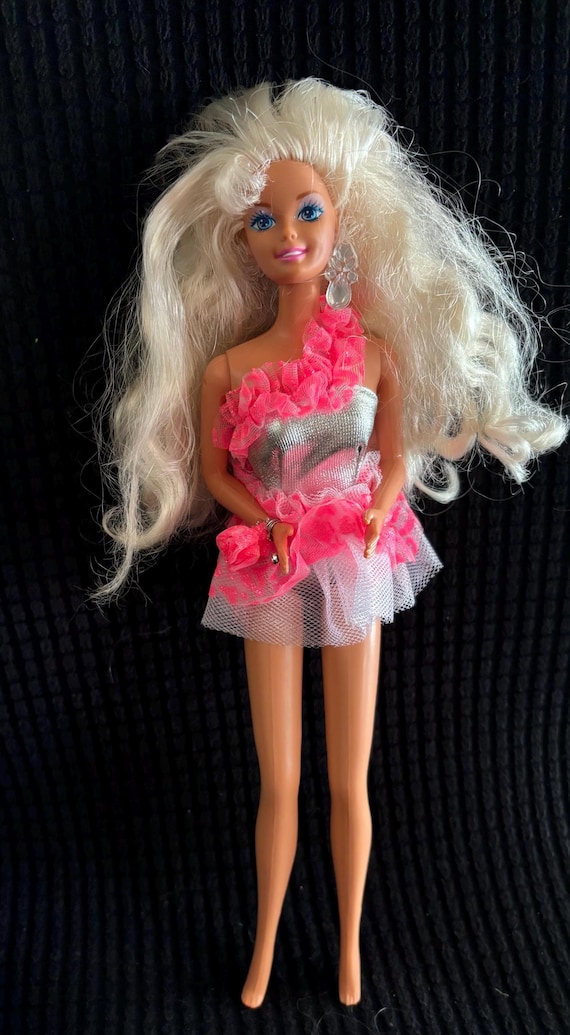 3 Looks Barbie, 1994. #12339. Barbie Comes as Pictured With 3 Looks Barbie, 1994. #12339. Barbie Comes as Pictured With