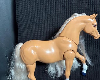 1993 Mattel Barbie High Stepper Palomino Walking Horse, battery compartment. Does not work. Beautiful, silky mane & tail. See pics.