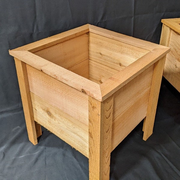 Rustic 16 Inch Cedar Planter Box