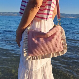 Kleine Crossbody Tasche für Sommer Party Boho Tasche für Frauen Rosa Rüschen Tasche Elegante Schultertasche für Abend Moderne Geldbörse in Rosa Tasche für Strand