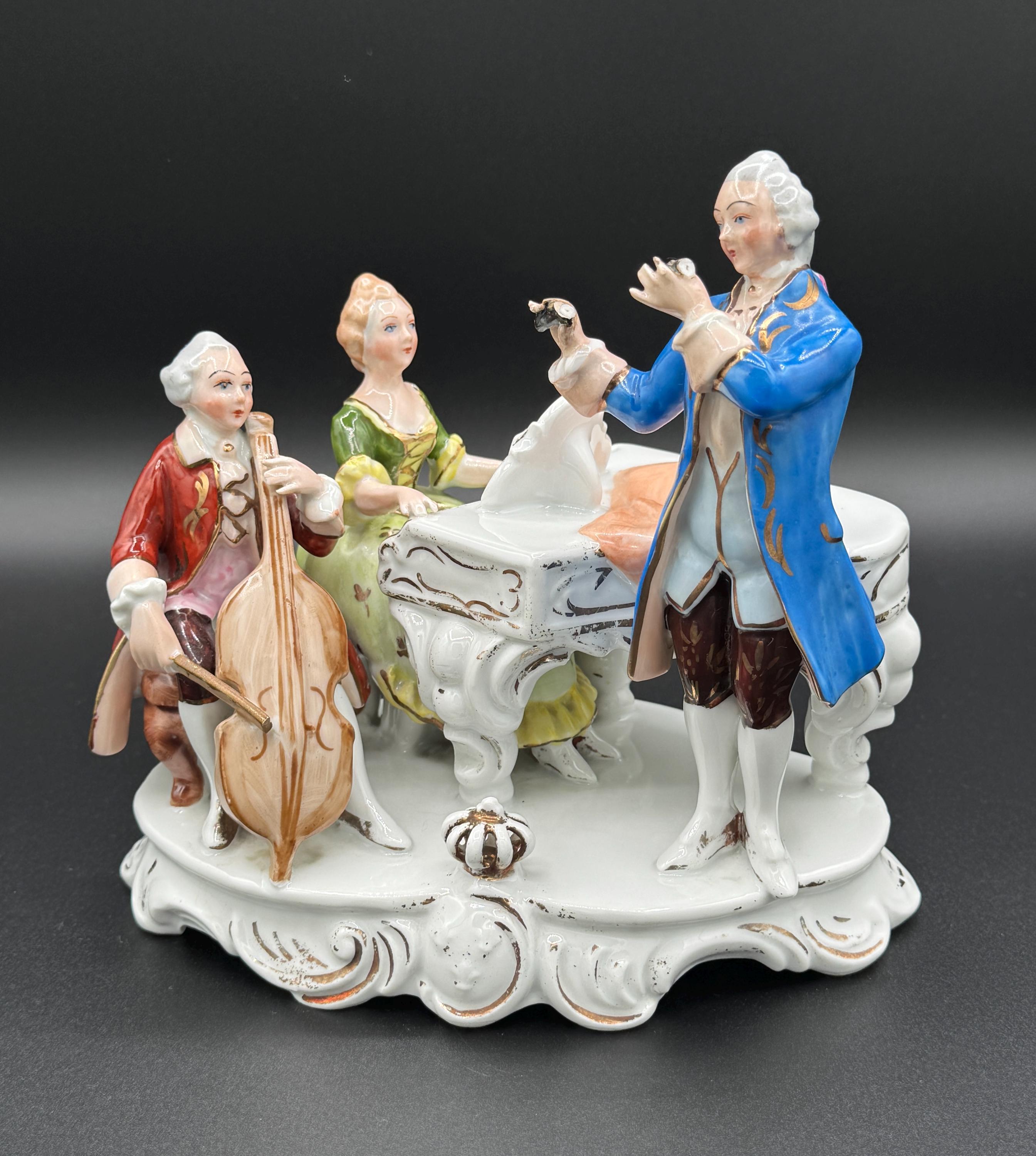 ドレスデン風 ロココ調 陶器フィギュリン 貴族男女 ピアノと