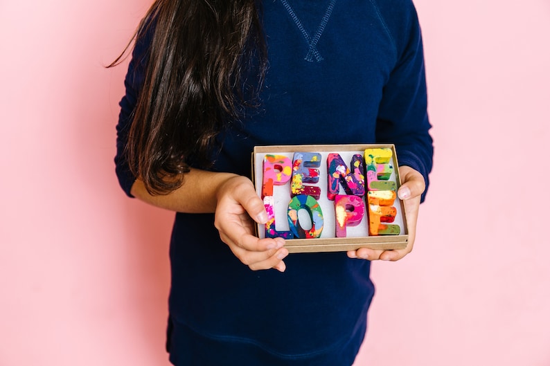 Each rainbow crayon letter is easy to hold and features an array of bright colors, which blend together in endless combinations as you create your masterpiece. Art2theExtreme name crayons come ready-to-gift and are a unique birthday gift for kids.