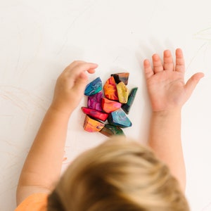 Rainbow crayon rocks by crayon shop Art2theExtreme are easy to hold and features an array of bright colors, which blend together in endless combinations as you create your masterpiece.