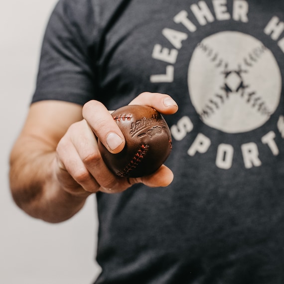 Combien de points de suture y a-t-il sur une balle de baseball
